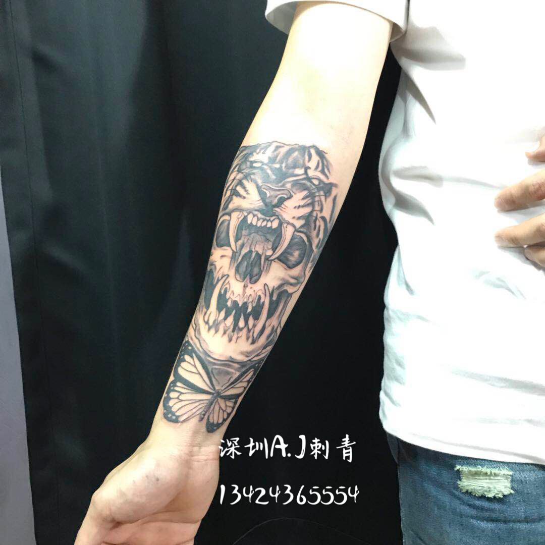 深圳纹身—手臂艺术型纹身作品，深圳女纹身师安静作品