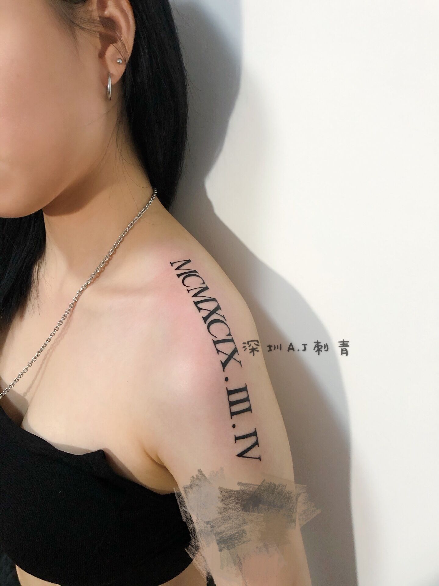靳小姐小臂罗马数字纹身图案 - 北京纹彩刺青