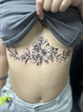 素花纹身 胸下纹身 美女纹身-缩略图