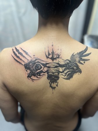 后背骷髅纹身